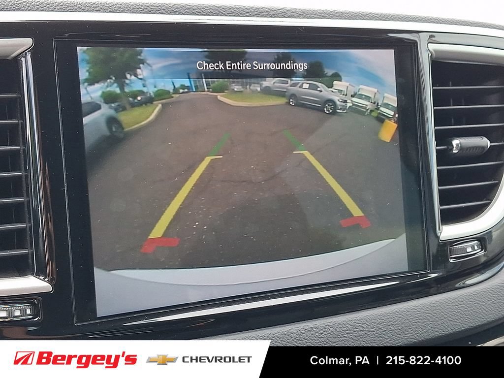 Used 2023 Chrysler Pacifica Touring-L FWD image 21