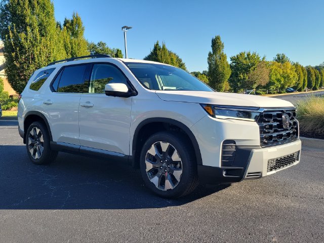 New 2026 Honda Pilot Touring image 3