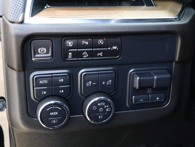 Used 2025 Chevrolet Suburban High Country image 26