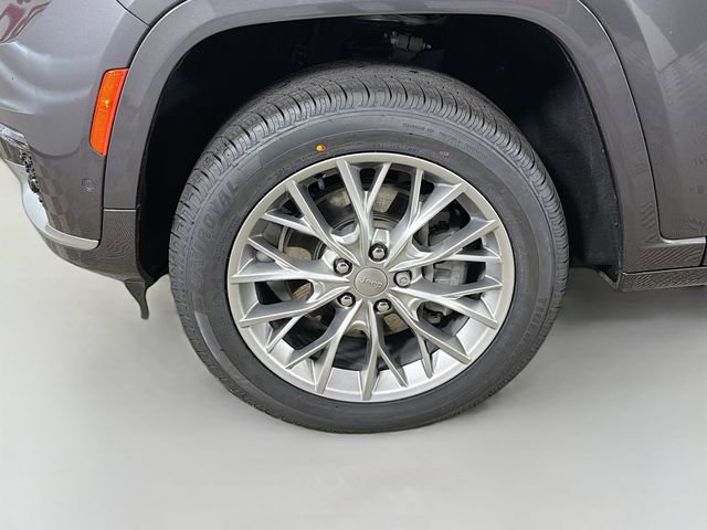 Used 2022 Jeep Grand Cherokee L Summit w/ Luxury Tech Group V image 38