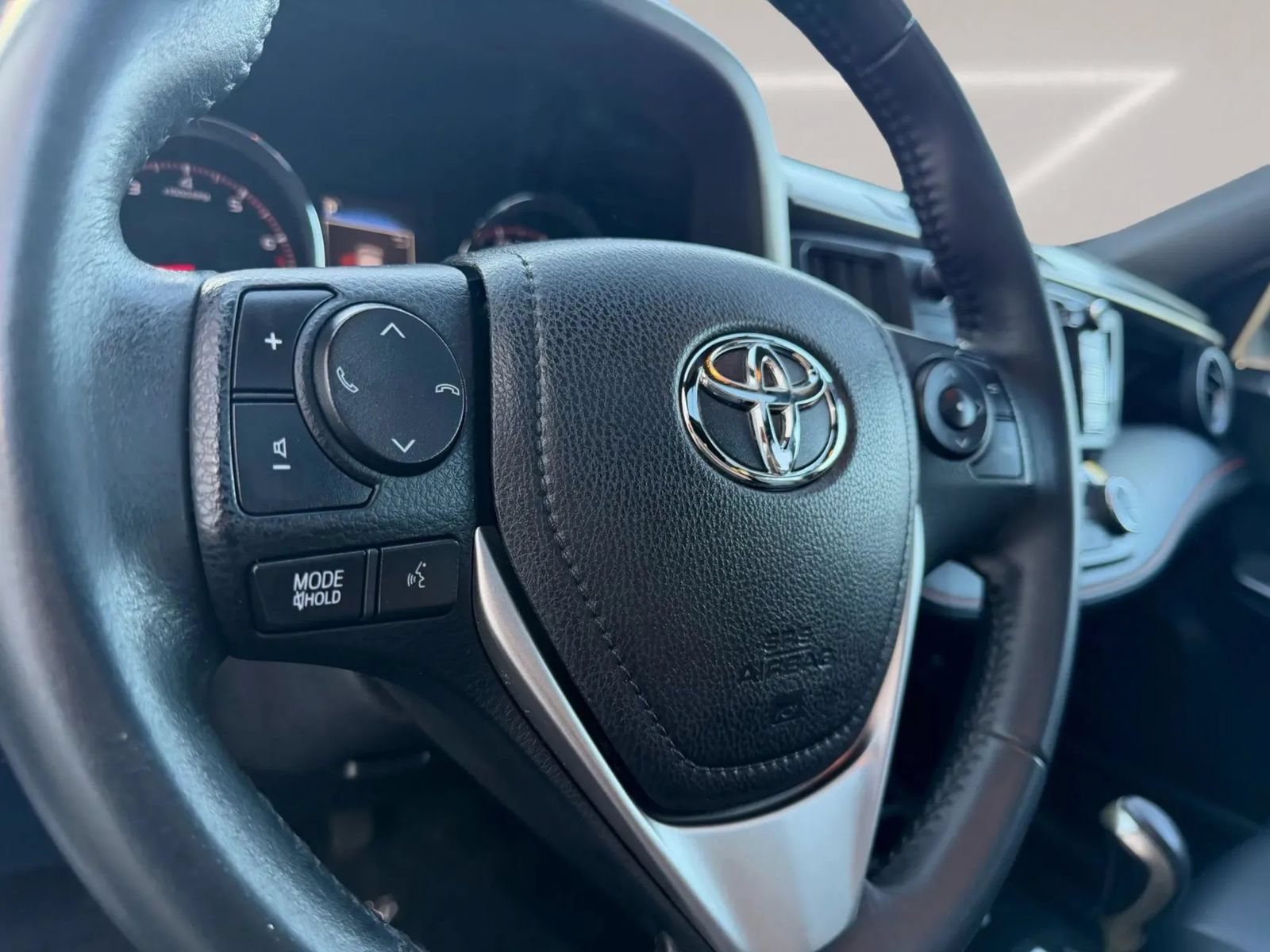 Used 2016 Toyota RAV4 SE FWD image 16