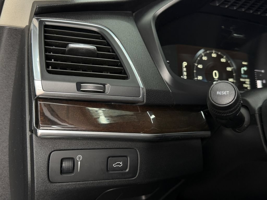 Used 2019 Volvo XC90 T5 Momentum w/ Advanced Package AWD/4WD image 17