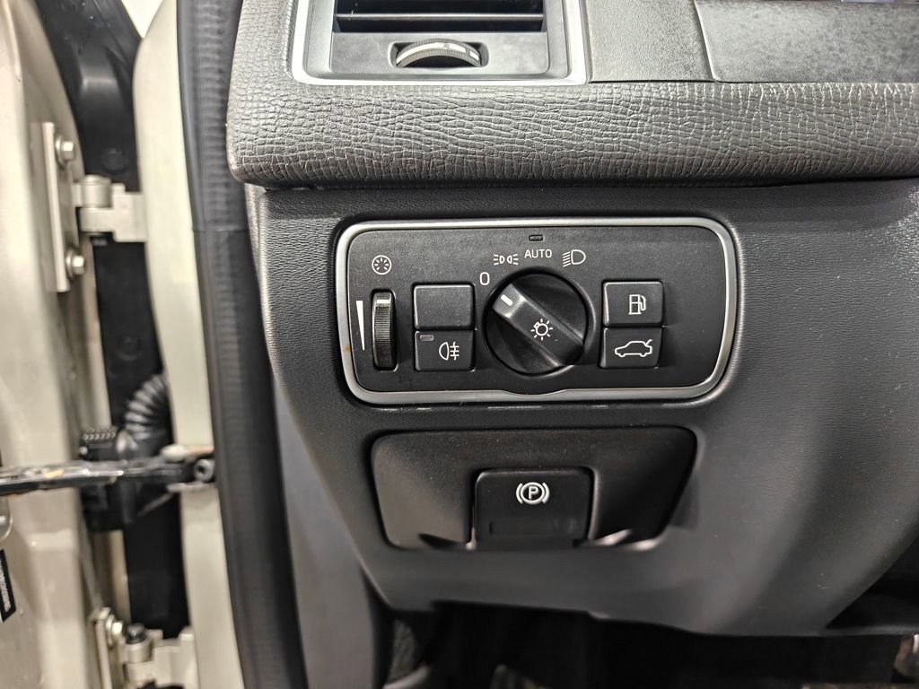 Used 2017 Volvo XC60 T5 Inscription w/ Preferred Option Package image 43