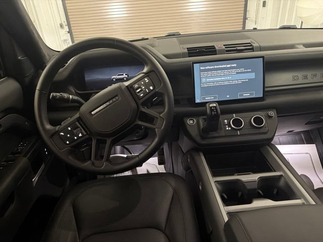 Used 2025 Land Rover Defender 110 V8 AWD/4WD image 17