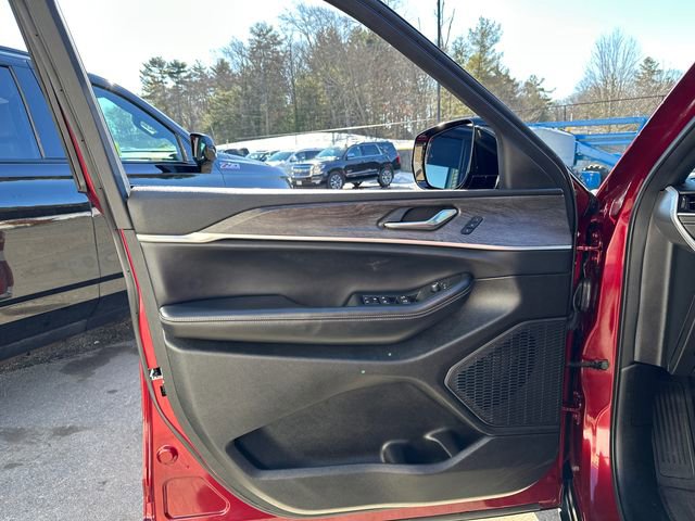 Used 2024 Jeep Grand Cherokee L Limited image 24