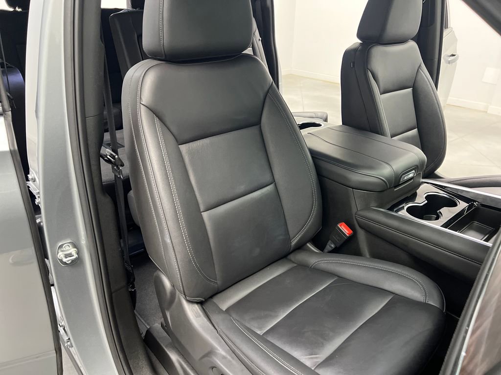 Used 2025 Chevrolet Suburban Z71 AWD/4WD image 23