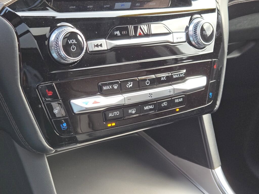 Used 2023 Ford Explorer Platinum w/ Technology Package image 40