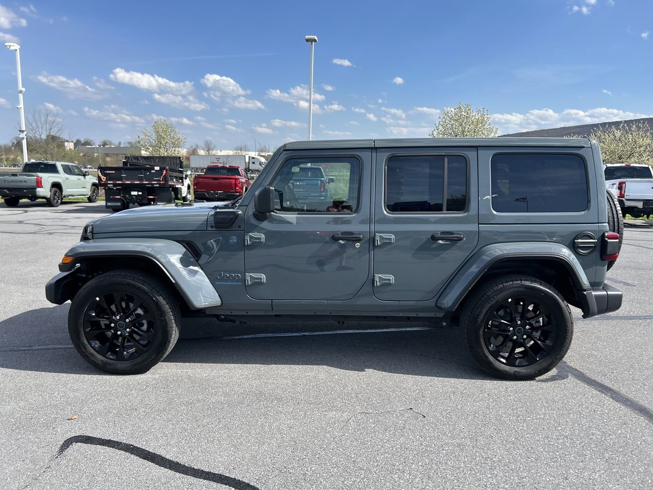 Used 2025 Jeep Wrangler Sahara w/ Safety Group AWD/4WD image 4