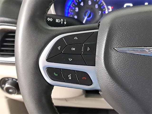 Used 2023 Chrysler Pacifica Touring-L image 23