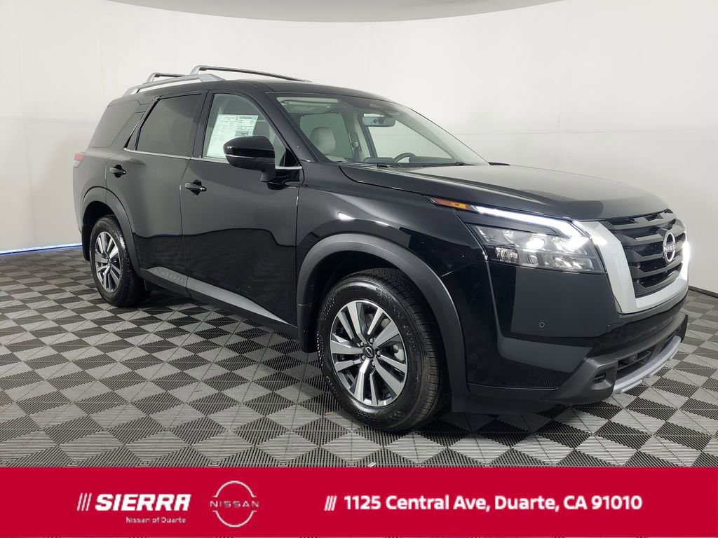New 2025 Nissan Pathfinder SL image 1