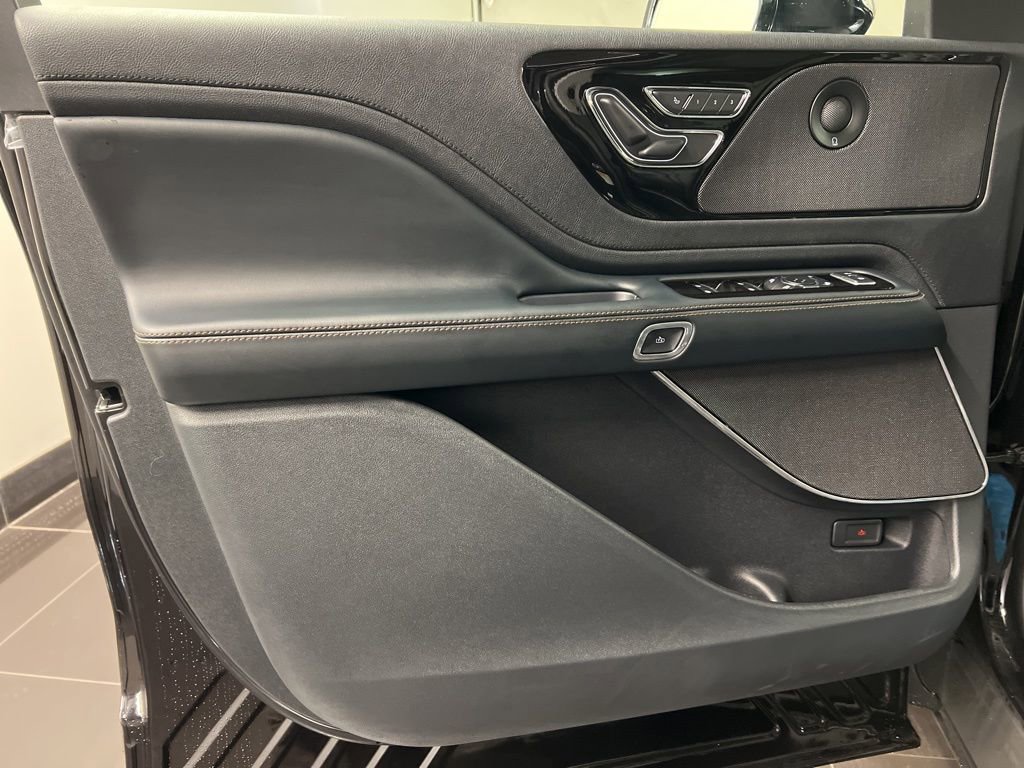 Used 2026 Lincoln Aviator AWD image 30