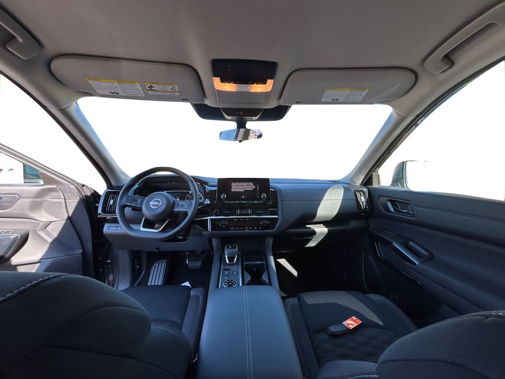 New 2025 Nissan Pathfinder SV image 12