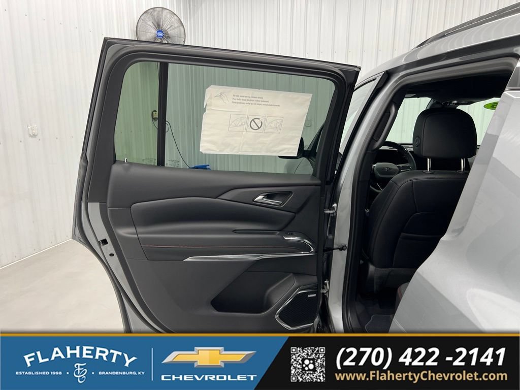 Used 2026 Chevrolet Traverse RS FWD image 10