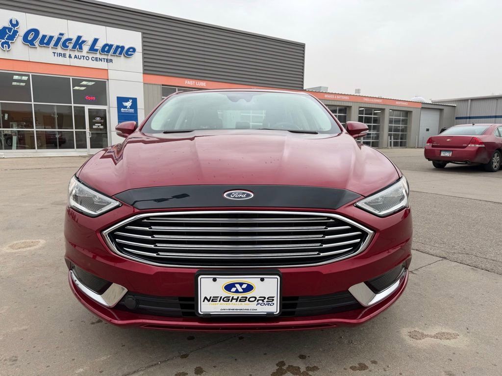 Used 2018 Ford Fusion SE w/ Fusion SE Technology Package FWD image 2