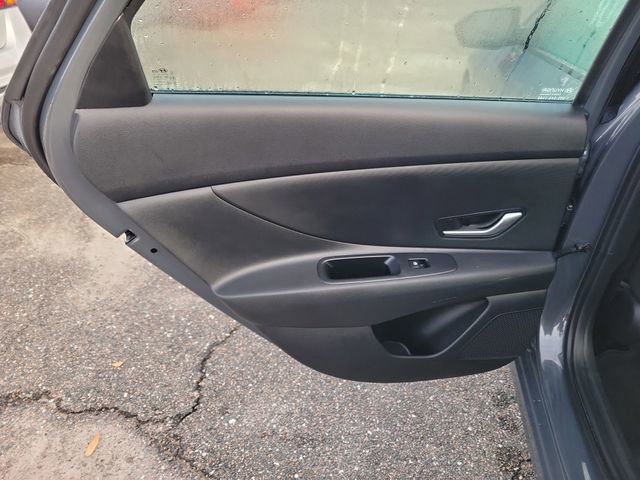 Used 2025 Hyundai Elantra SE image 27