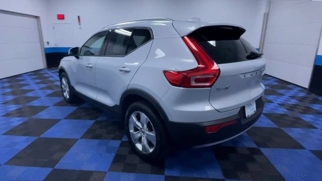 Used 2022 Volvo XC40 T5 Momentum AWD/4WD image 6