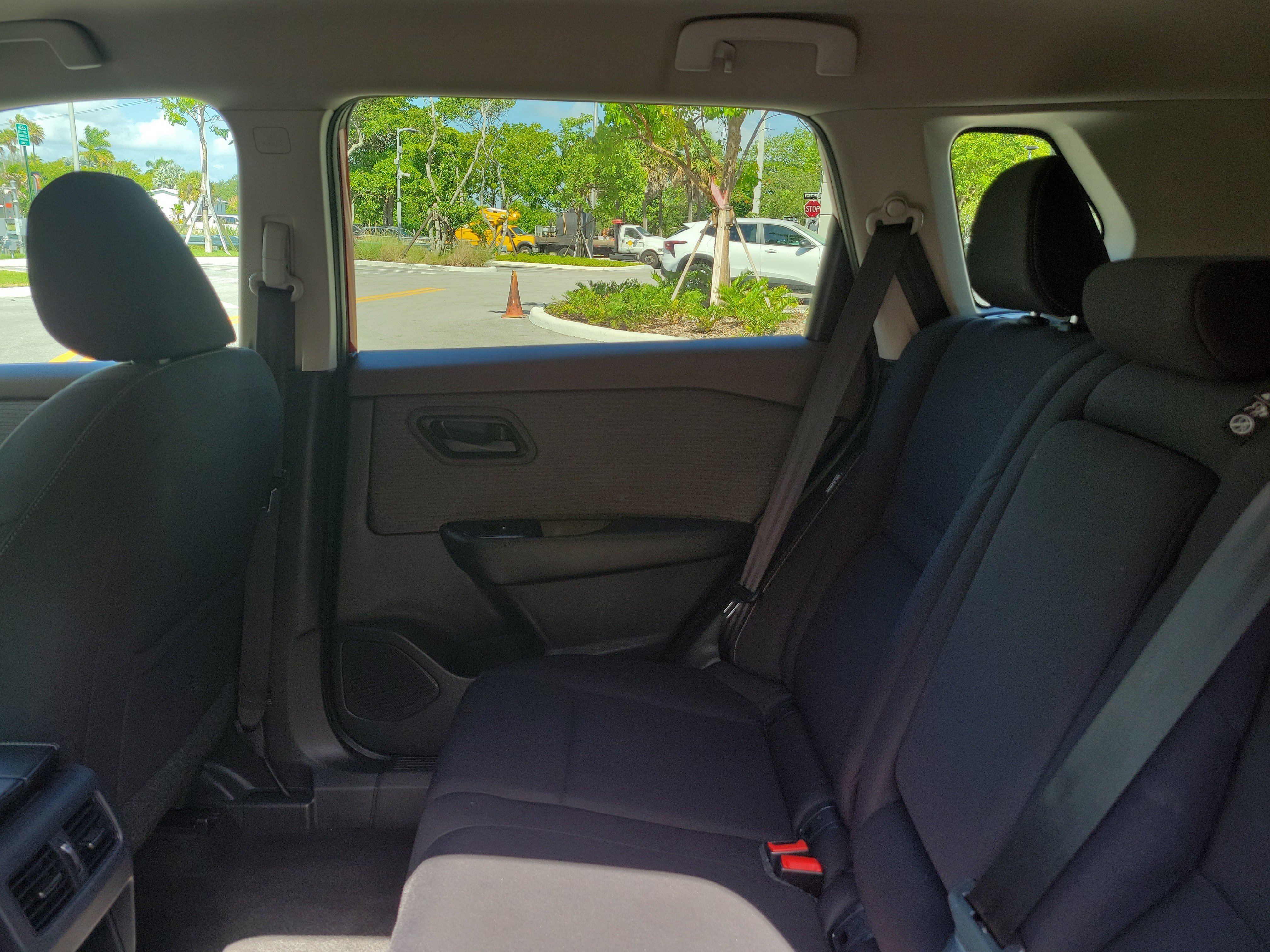 Used 2023 Nissan Rogue S AWD/4WD image 12