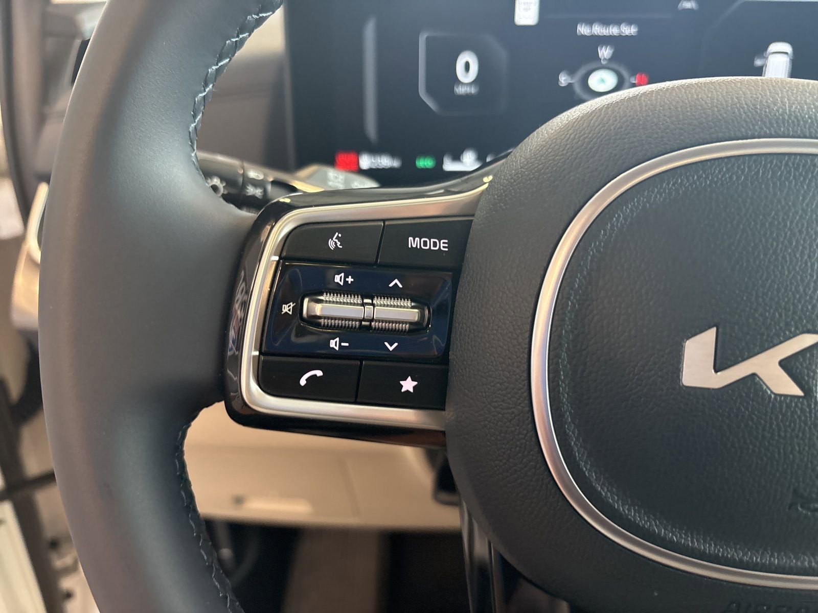 New 2025 Kia Carnival SX image 25