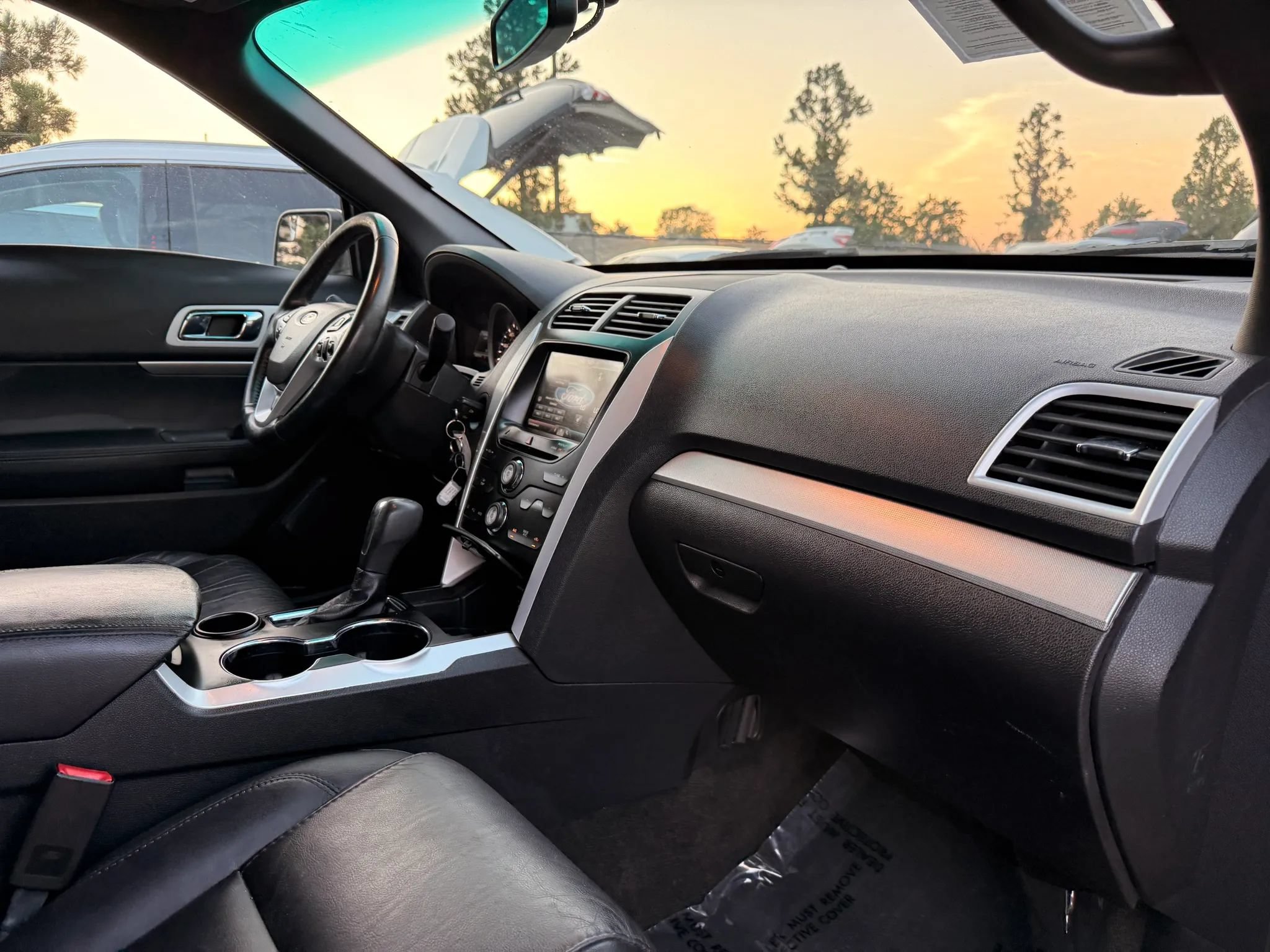 Used 2015 Ford Explorer XLT w/ Equipment Group 202A FWD image 19