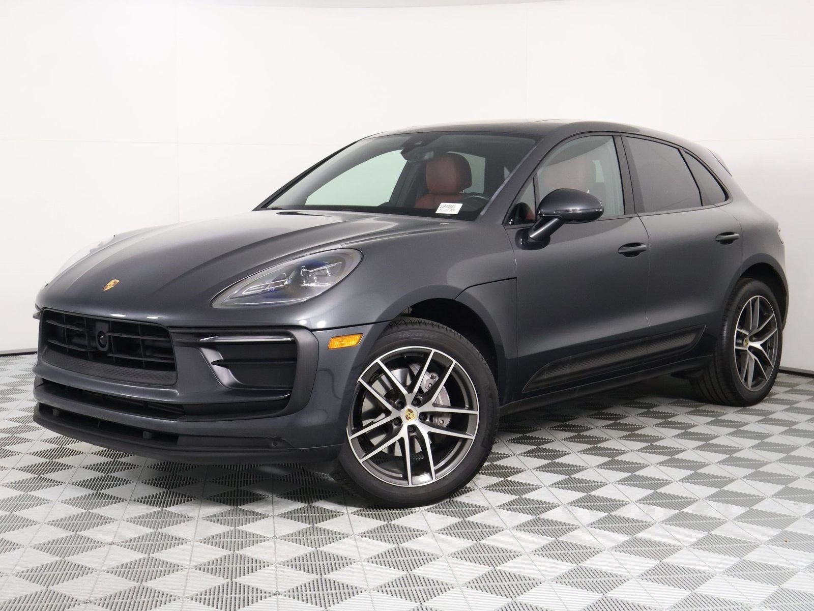 Certified 2024 Porsche Macan AWD/4WD image 35