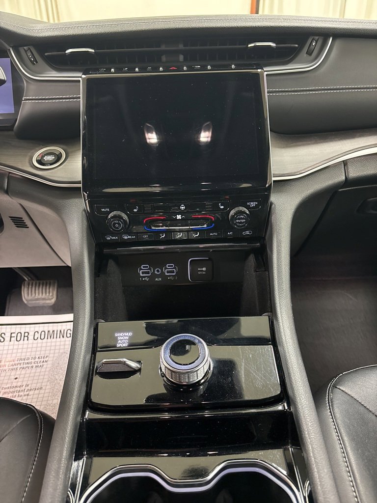 Used 2022 Jeep Grand Cherokee L Limited image 13