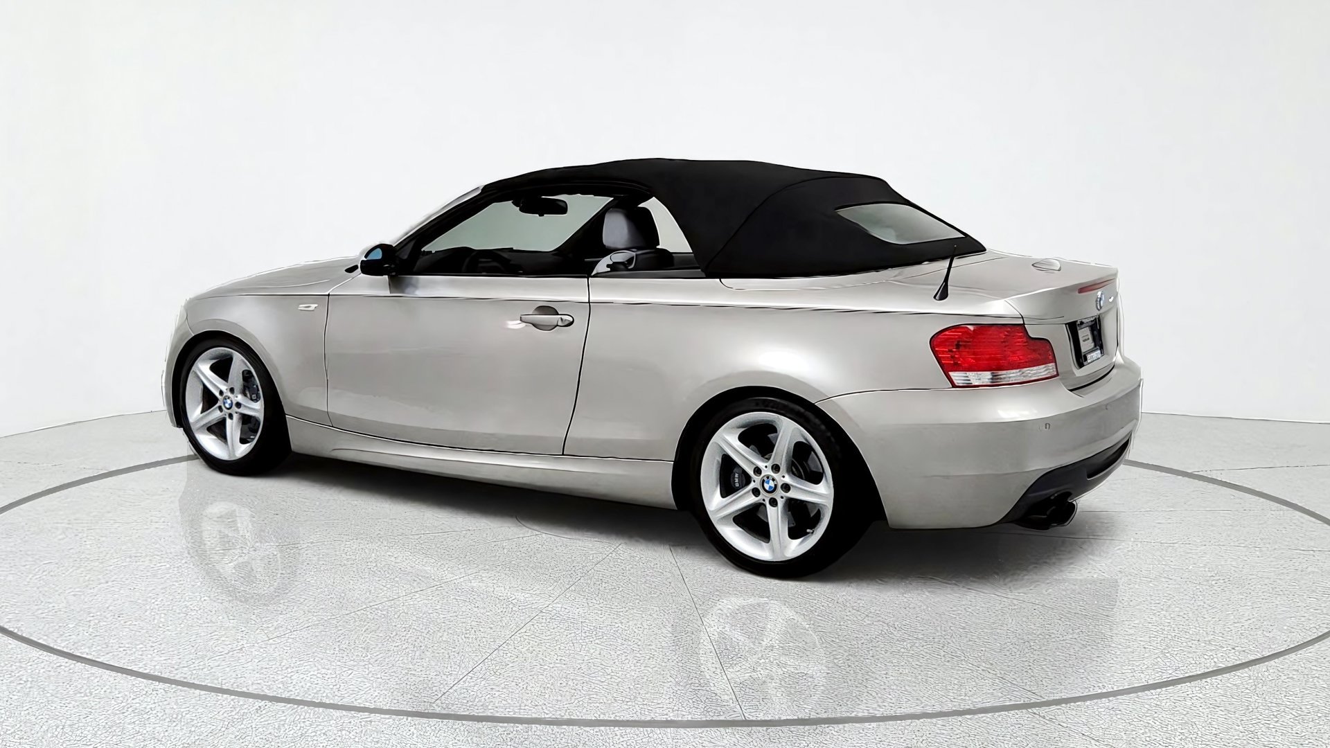 Used 2008 BMW 135i Convertible RWD image 3