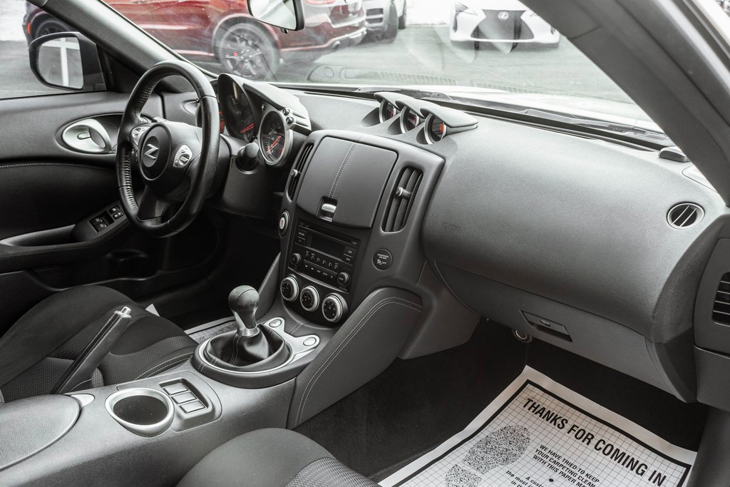 Used 2016 Nissan 370Z Touring image 11
