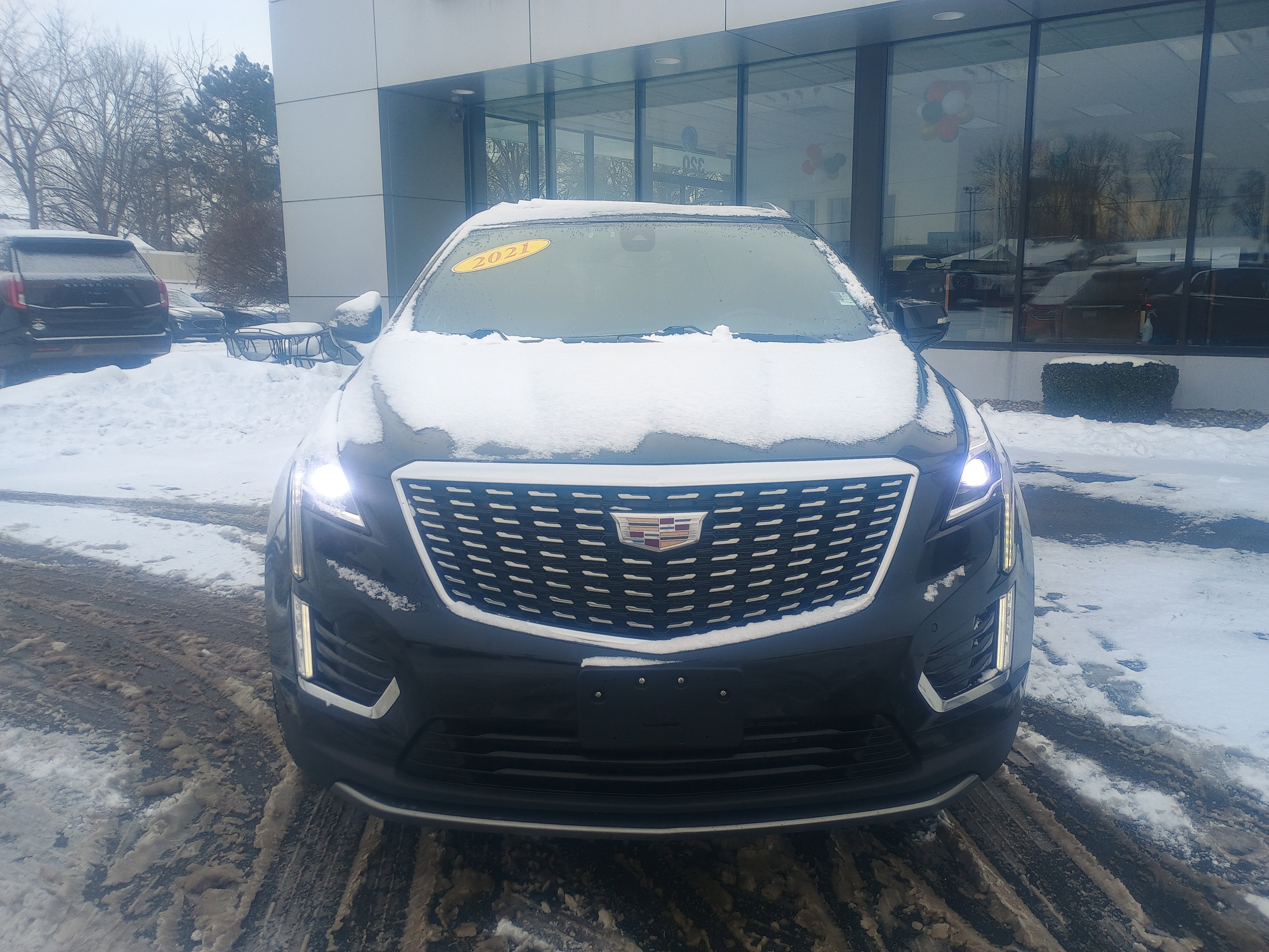 Used 2021 Cadillac XT5 Premium Luxury image 2