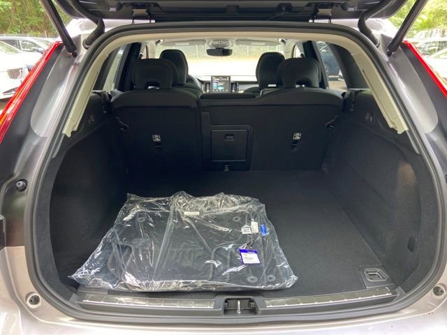 New 2026 Volvo XC60 B5 Plus w/ Climate Package image 18