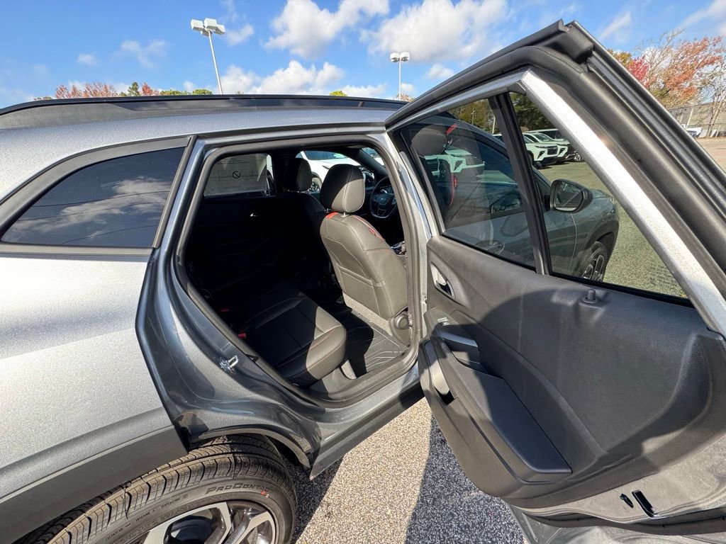 New 2026 Chevrolet Trax RS w/ Sunroof Package image 21