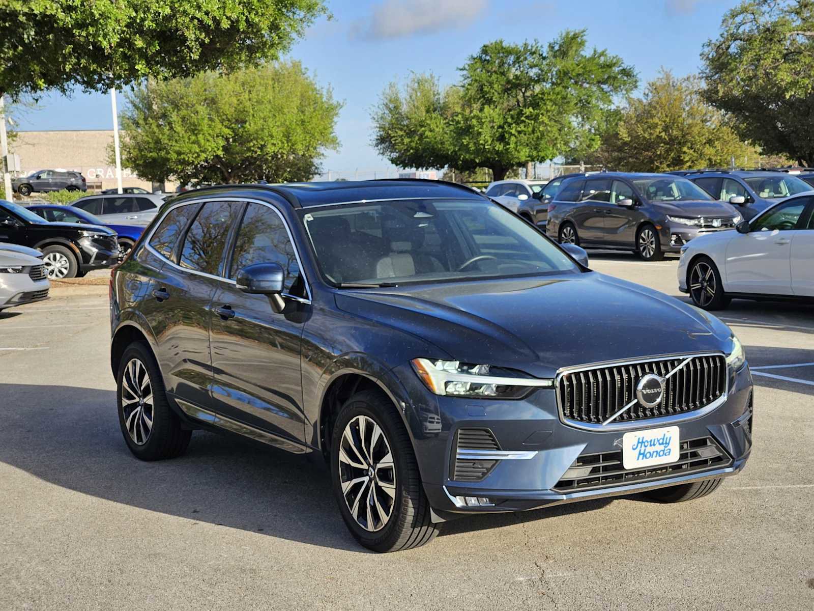 Used 2023 Volvo XC60 B5 Core w/ Climate Package image 3