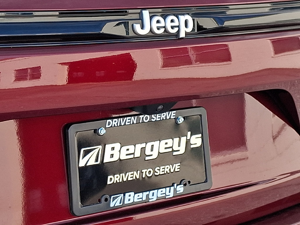 Certified 2025 Jeep Grand Cherokee Laredo w/ Luxury Tech Group I AWD/4WD image 35