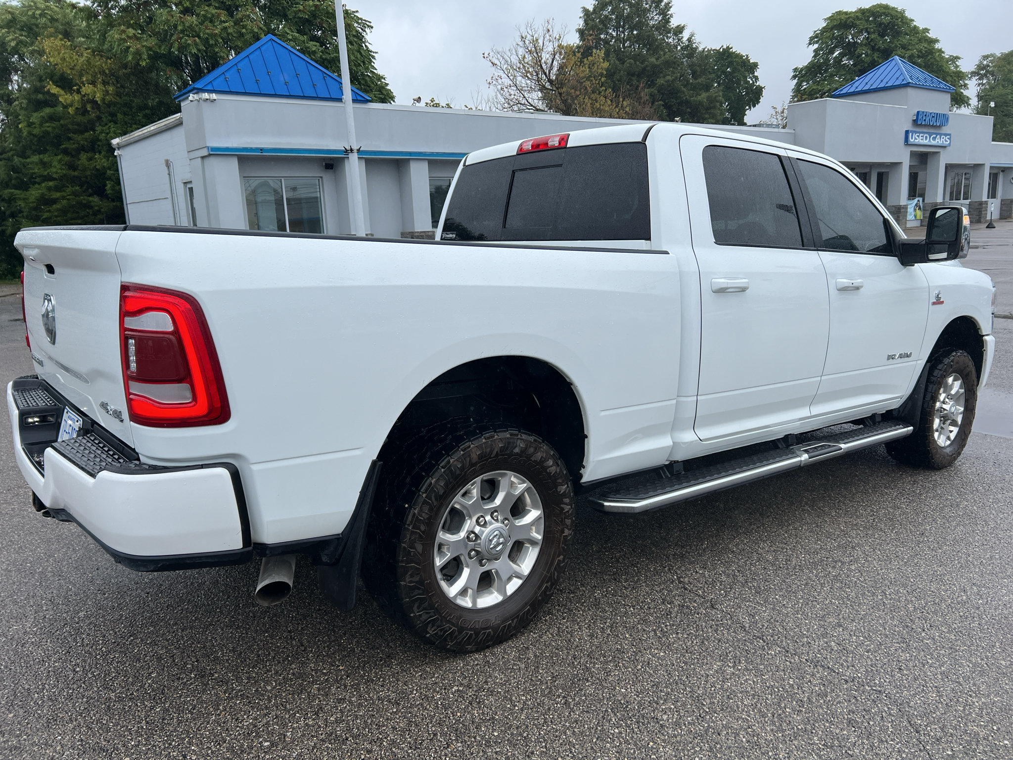 Used 2024 RAM 3500 Laramie AWD/4WD image 3