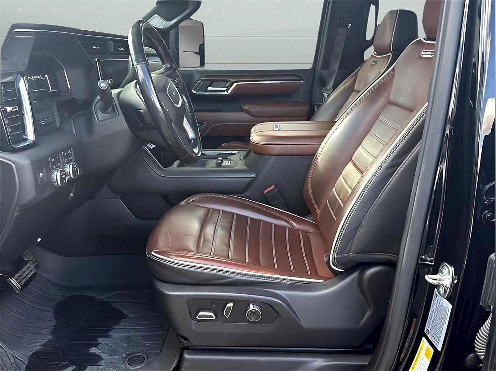 Used 2024 GMC Sierra 3500 Denali Ultimate image 15