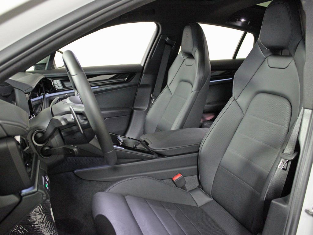 Certified 2025 Porsche Panamera 4 image 5