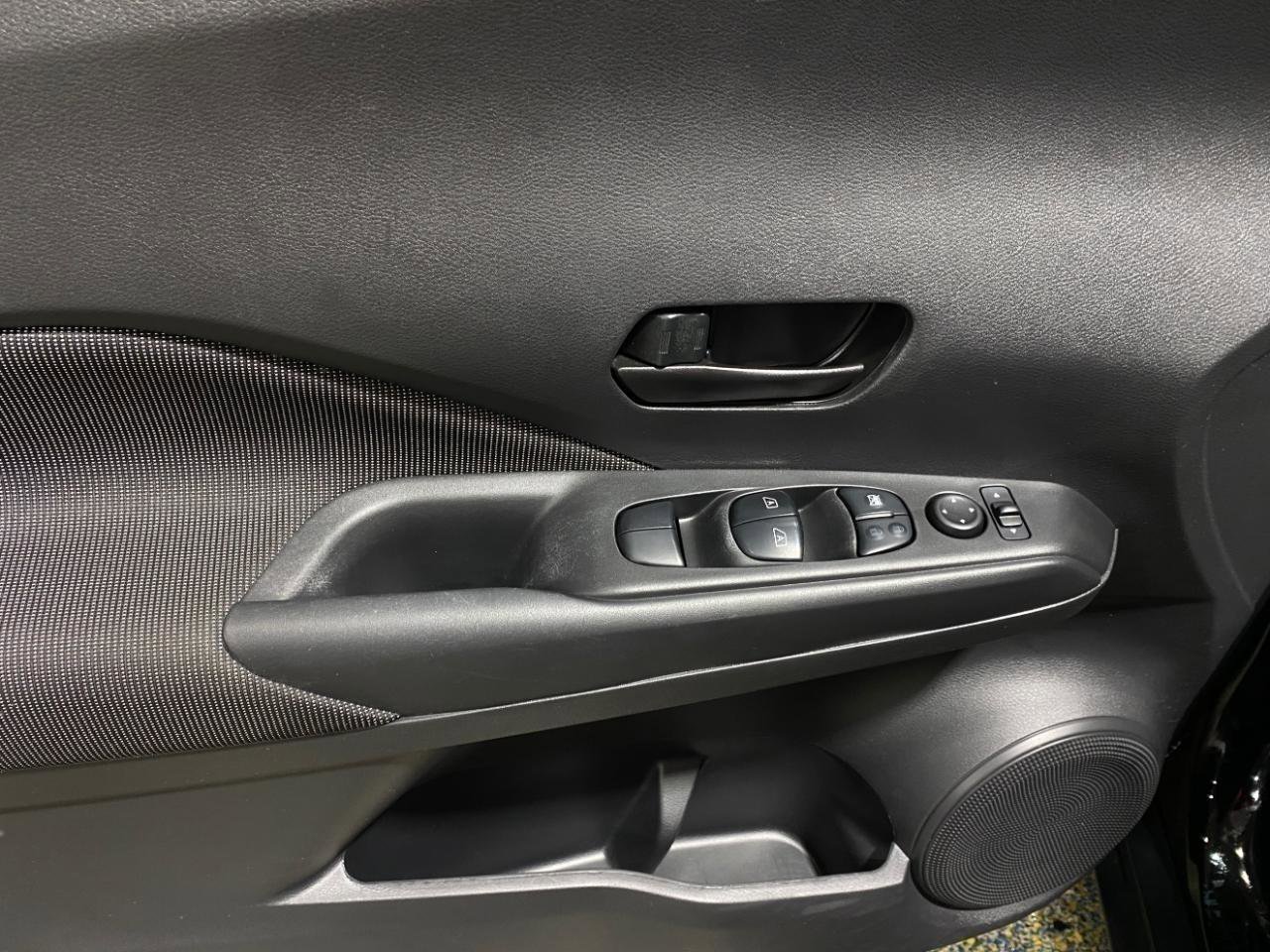 Used 2018 Nissan Kicks S FWD image 7