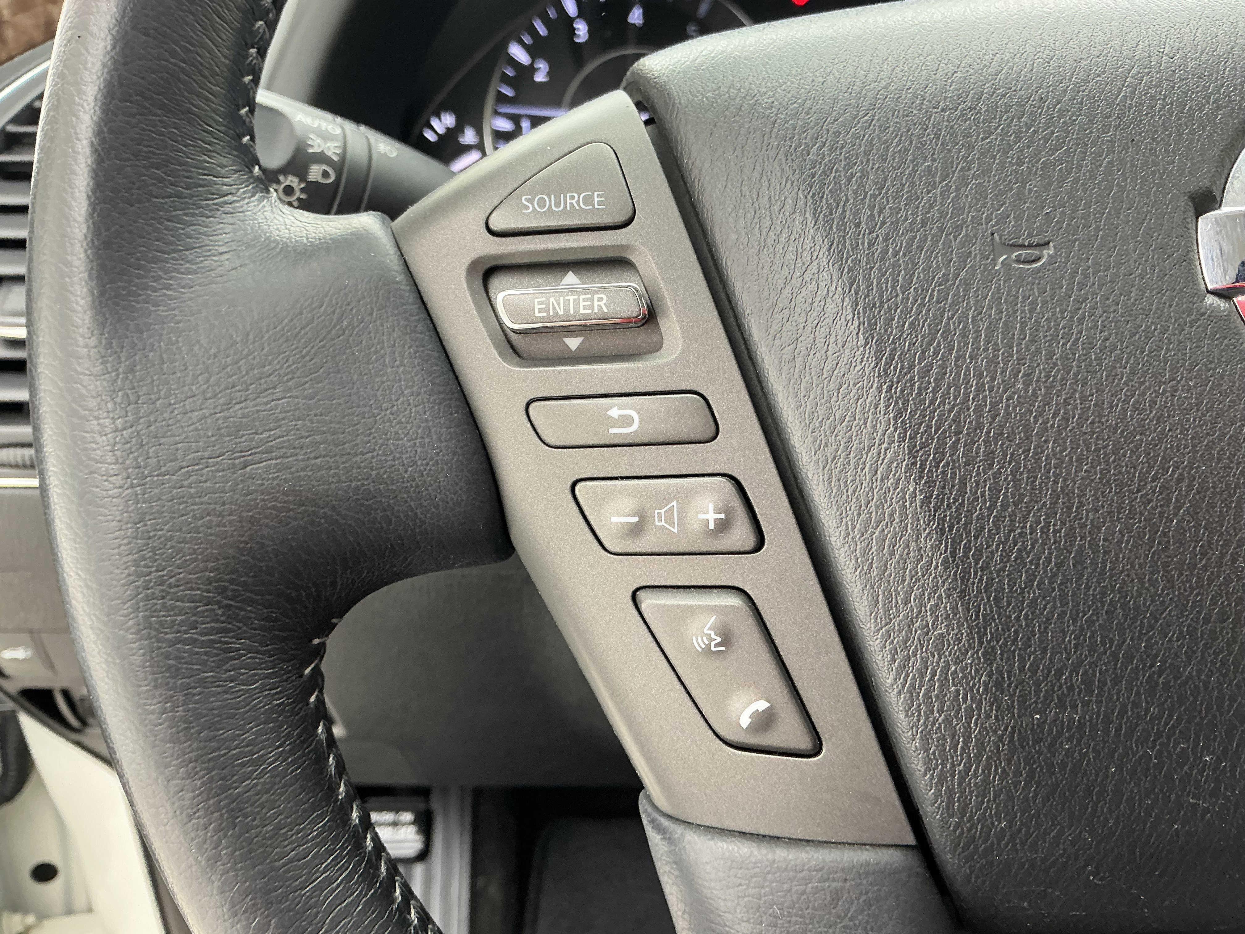 Used 2019 Nissan Armada Platinum w/ Interior Lighting Package image 8