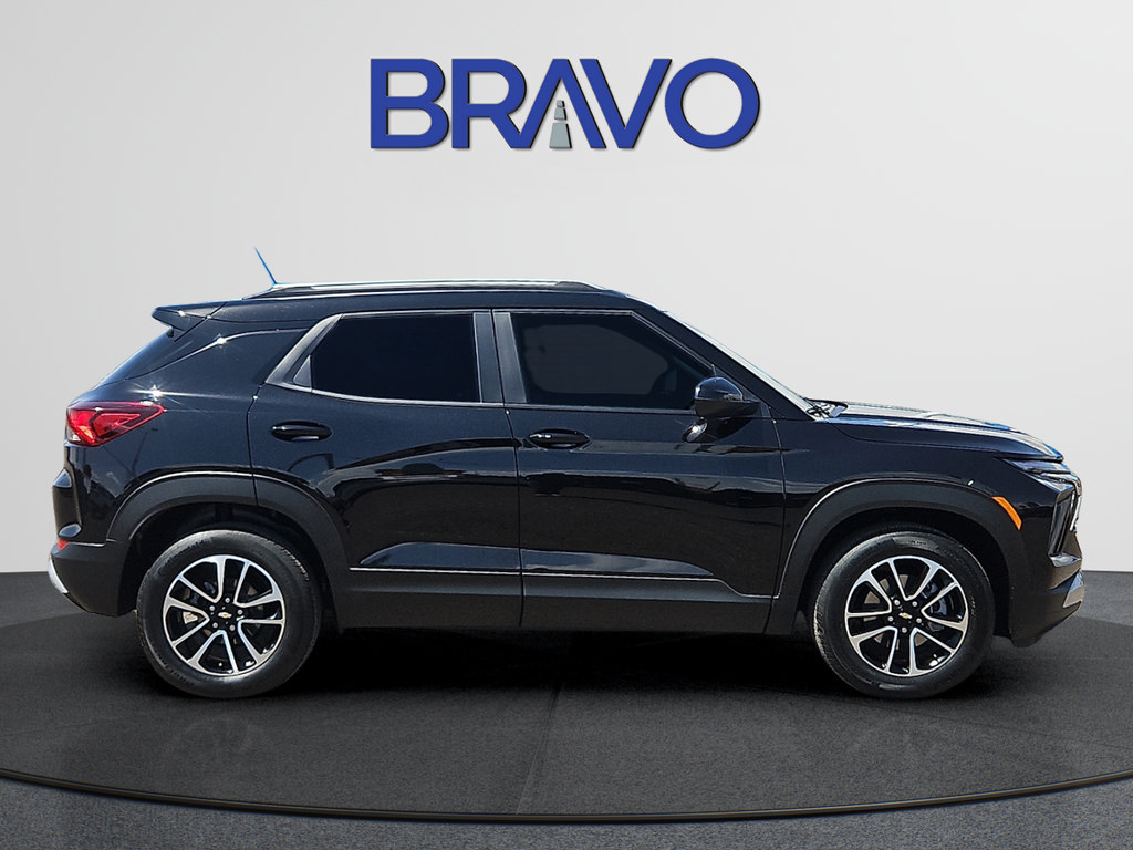 Used 2025 Chevrolet TrailBlazer LT w/ Convenience Package FWD image 5