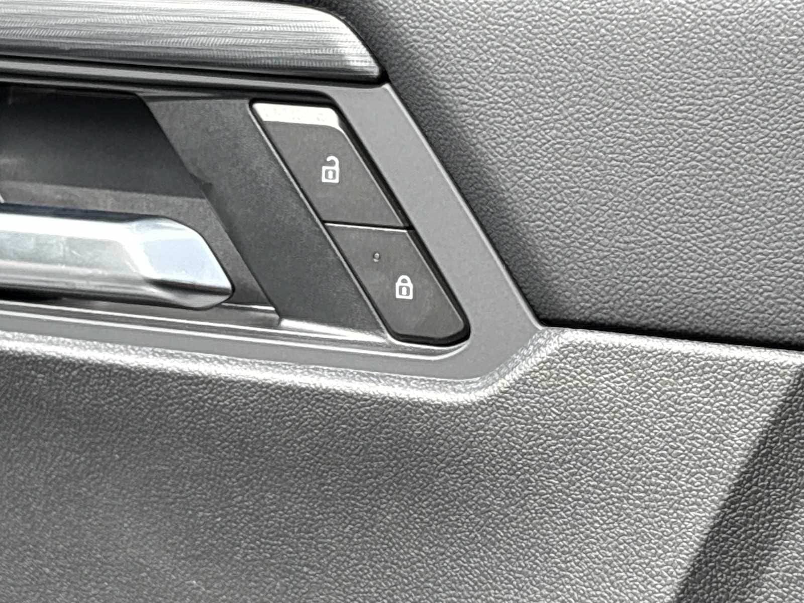 New 2026 GMC Acadia AT4 w/ Luxury Package AWD/4WD image 16