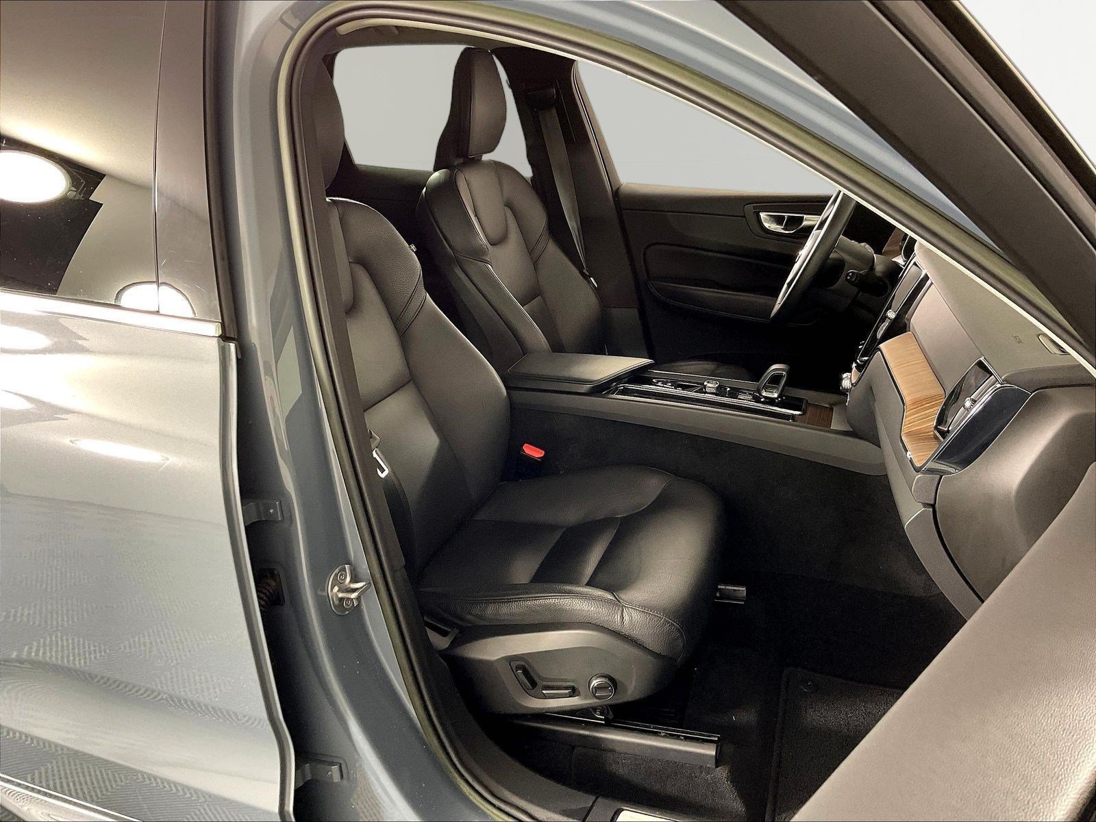 Used 2023 Volvo XC60 B5 Plus w/ Climate Package AWD/4WD image 28