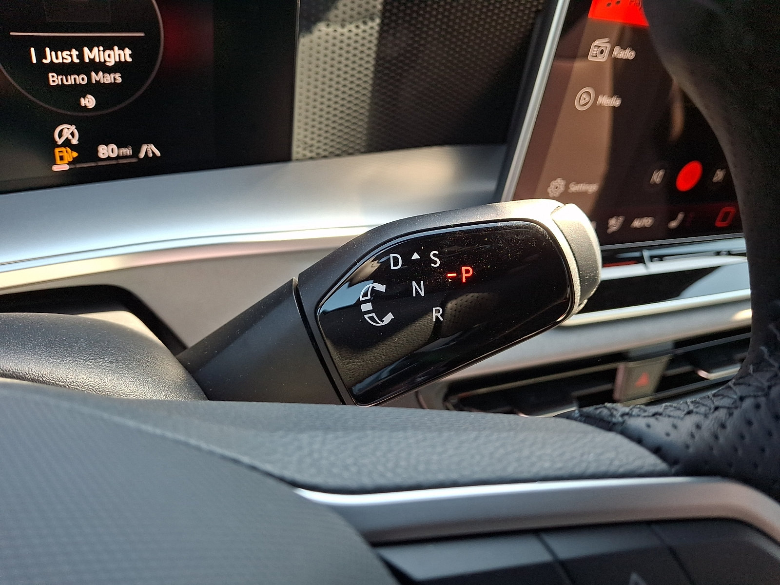 New 2026 Volkswagen Tiguan SE R-Line AWD/4WD image 11