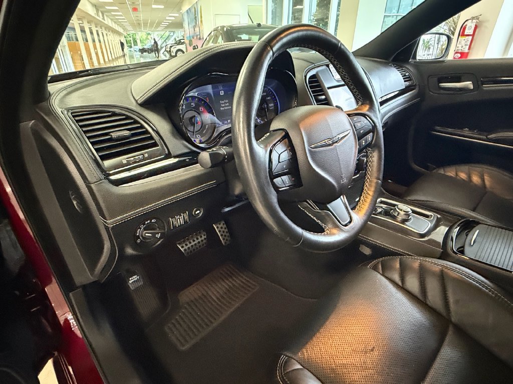 Used 2023 Chrysler 300 C RWD image 9