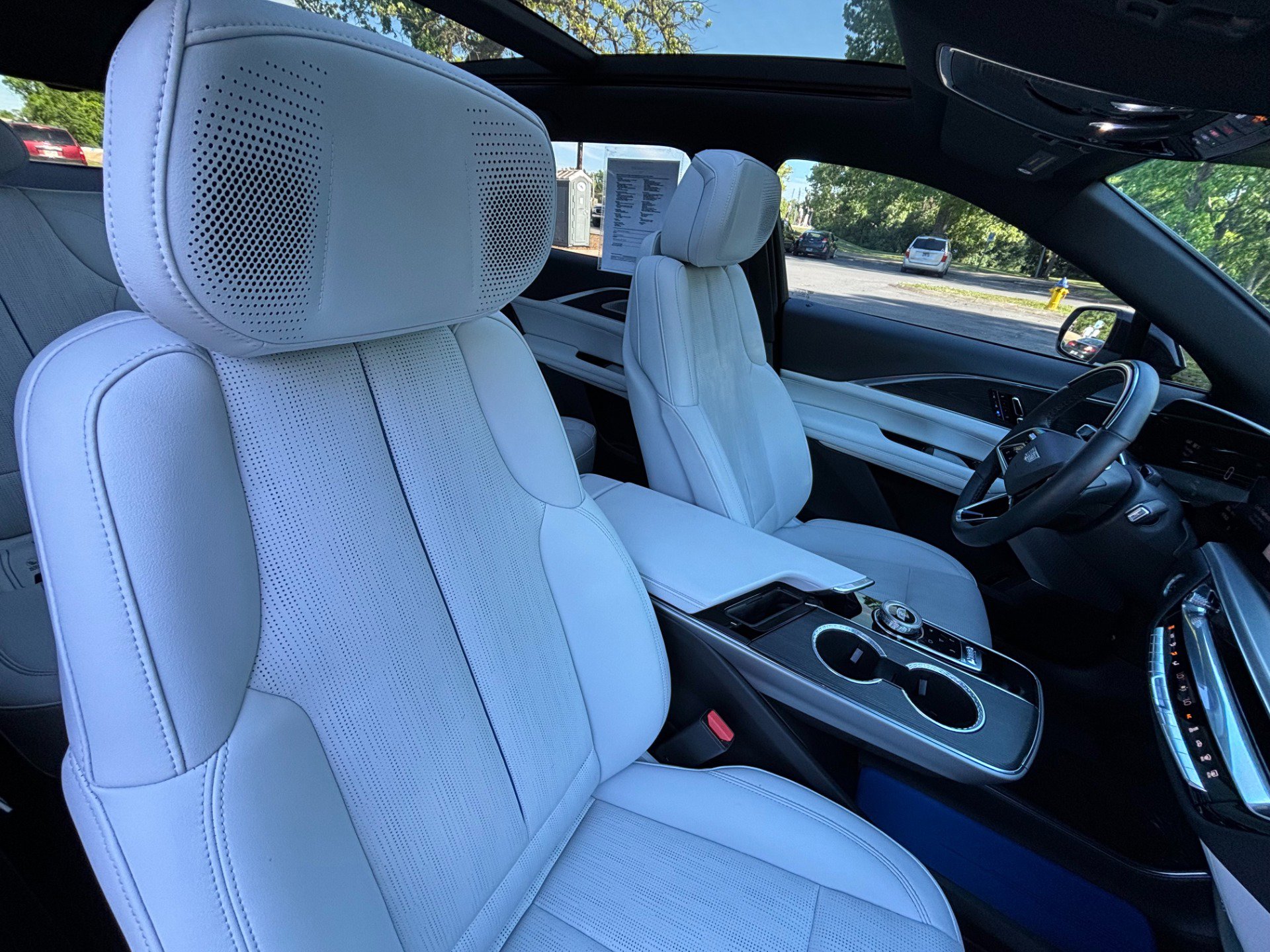 Used 2024 Cadillac Lyriq Sport RWD image 24