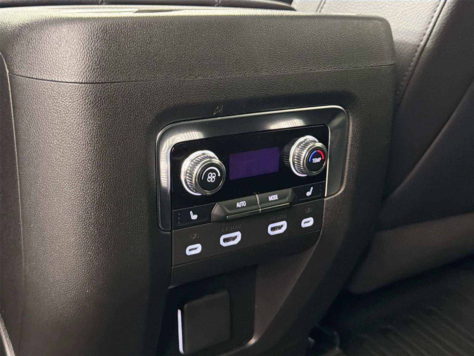 Used 2024 GMC Yukon XL Denali w/ Advanced Technology Package AWD/4WD image 27