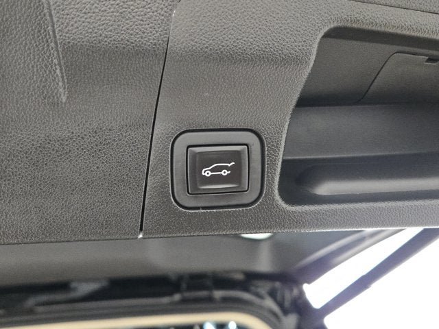 Used 2017 GMC Acadia Denali w/ Technology Package FWD image 15