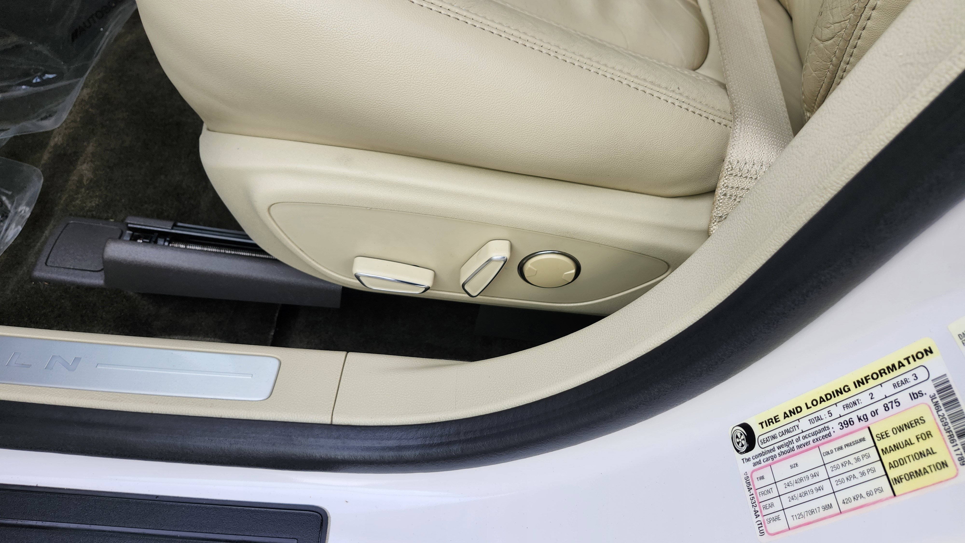 Used 2015 Lincoln MKZ w/ Equipment Group 101A Select image 24