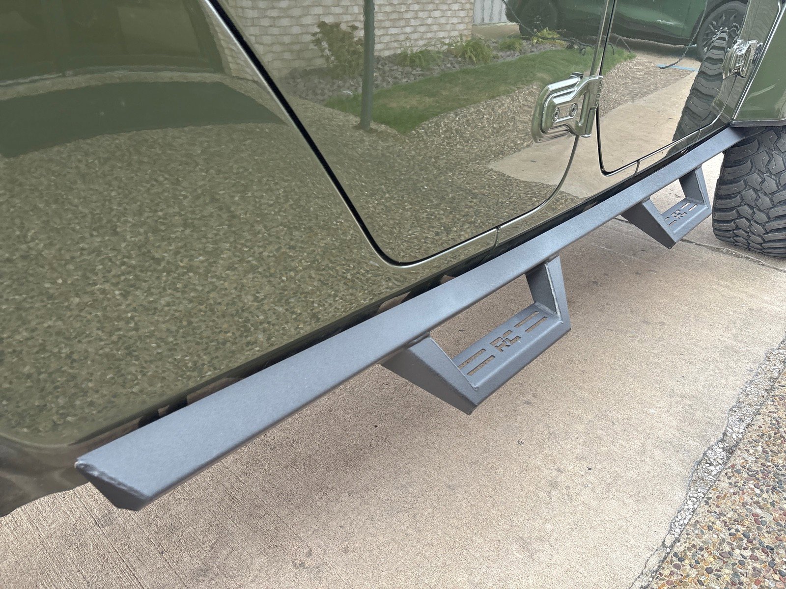 Used 2023 Jeep Gladiator Sport image 8