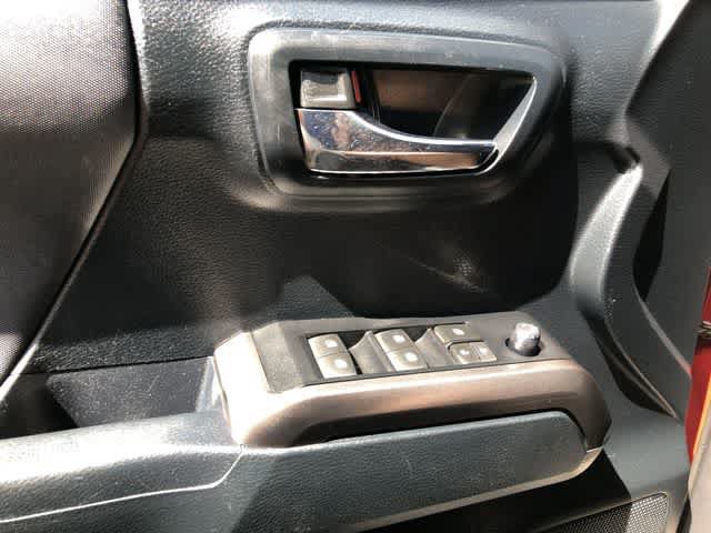 Used 2016 Toyota Tacoma TRD Sport w/ Exterior Package AWD/4WD image 29