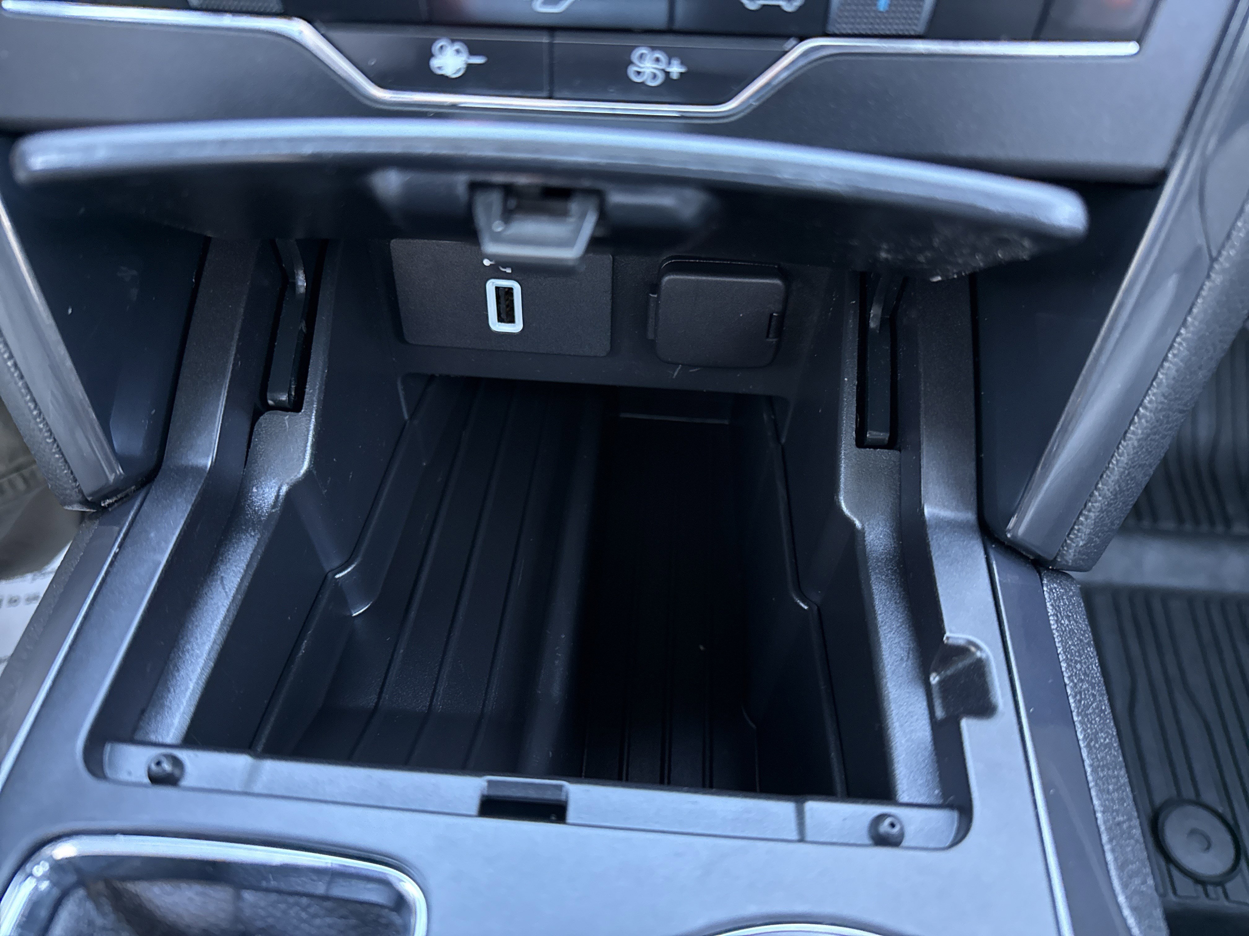 Used 2018 Ford Explorer XLT w/ Equipment Group 202A image 29