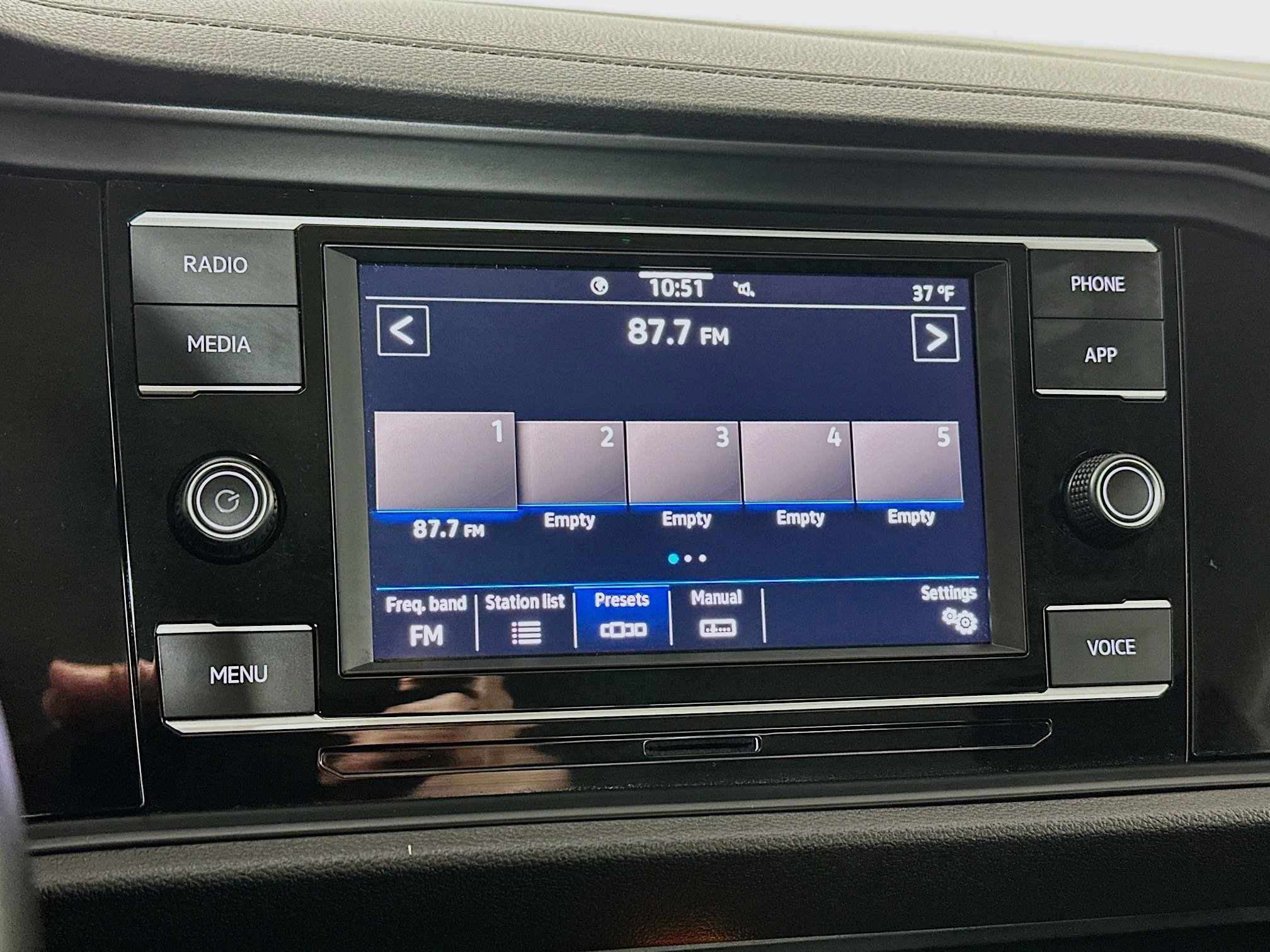 Certified 2022 Volkswagen Jetta SE image 14